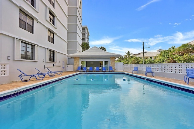 view of swimming pool