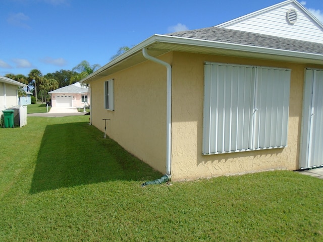 view of side of property featuring a yard