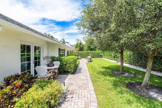 view of yard with a patio