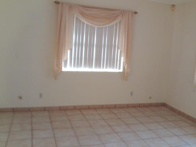 unfurnished room with light tile patterned floors