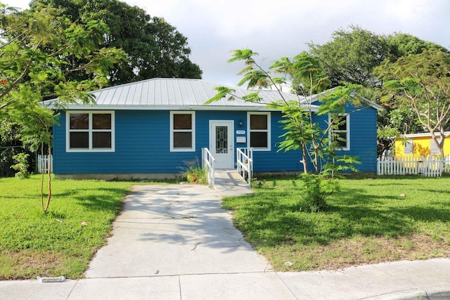 view of front of property with a front yard