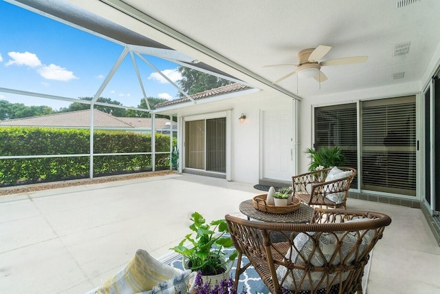 sunroom featuring visible vents and a ceiling fan