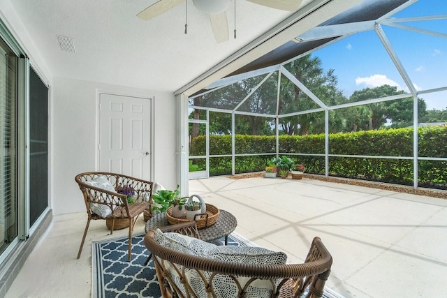 sunroom with ceiling fan