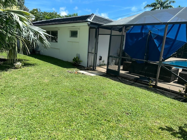 view of yard featuring a lanai