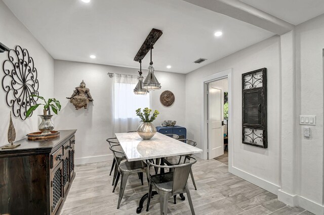 dining area featuring recessed lighting, visible vents, light wood-style flooring, and baseboards