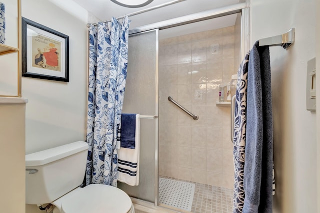 bathroom featuring toilet and a shower with shower curtain