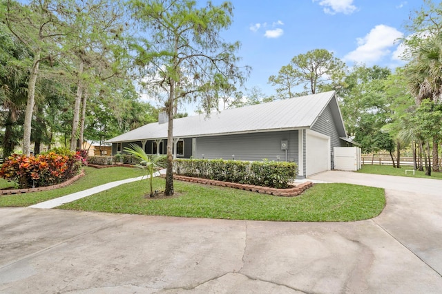 view of front of house featuring a garage and a front lawn