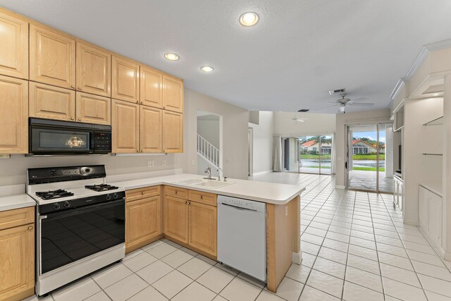 kitchen featuring kitchen peninsula, sink, white appliances, and ceiling fan