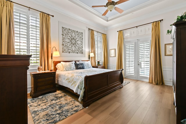 bedroom featuring ornamental molding, access to exterior, light hardwood / wood-style flooring, and ceiling fan