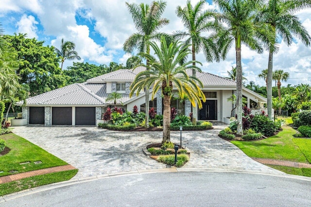 view of front facade featuring a garage and a front lawn