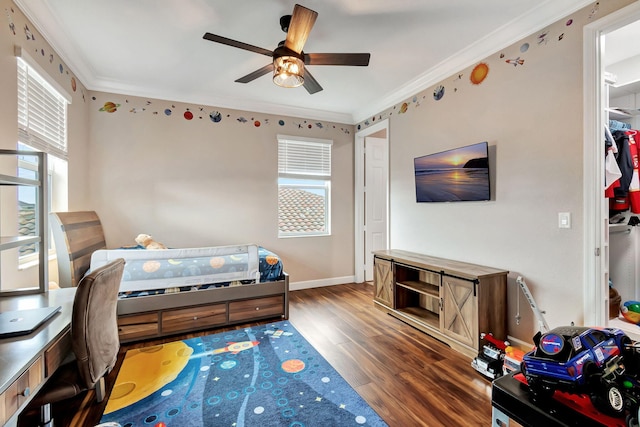 bedroom with crown molding, dark hardwood / wood-style floors, and ceiling fan