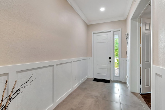 foyer entrance with crown molding