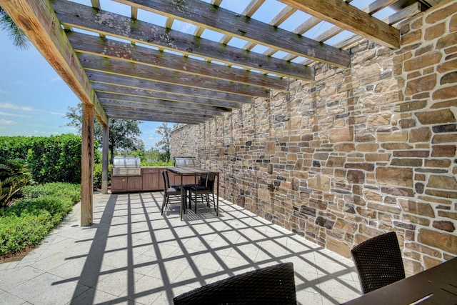 view of patio / terrace with outdoor dining space, an outdoor kitchen, and a pergola