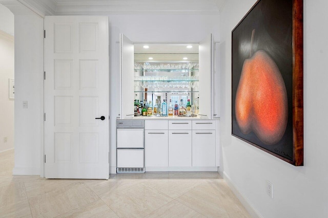 bar with baseboards, a dry bar, recessed lighting, and crown molding