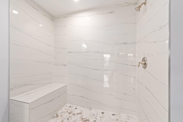 bathroom featuring tiled shower