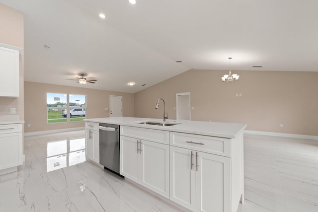 kitchen with ceiling fan with notable chandelier, an island with sink, stainless steel dishwasher, sink, and lofted ceiling