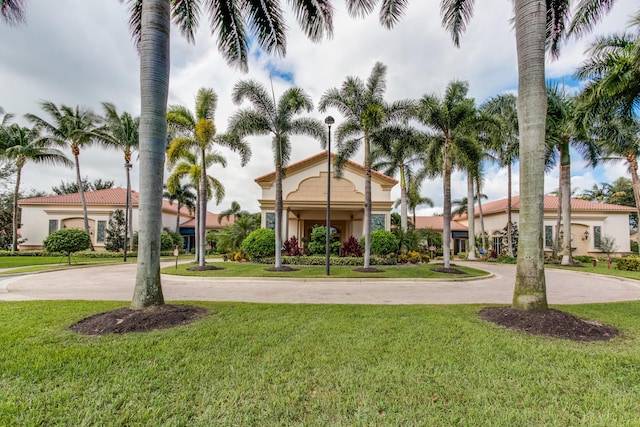 view of front of property with a front lawn