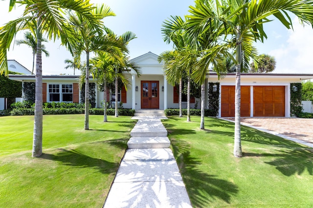 view of front facade featuring a front yard and a garage