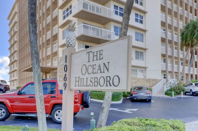 view of community / neighborhood sign