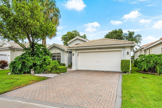 view of front of house featuring a garage and a front yard