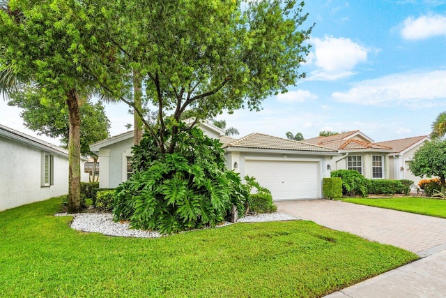 view of front facade with a garage and a front yard