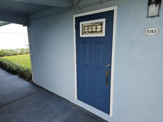 view of exterior entry featuring stucco siding