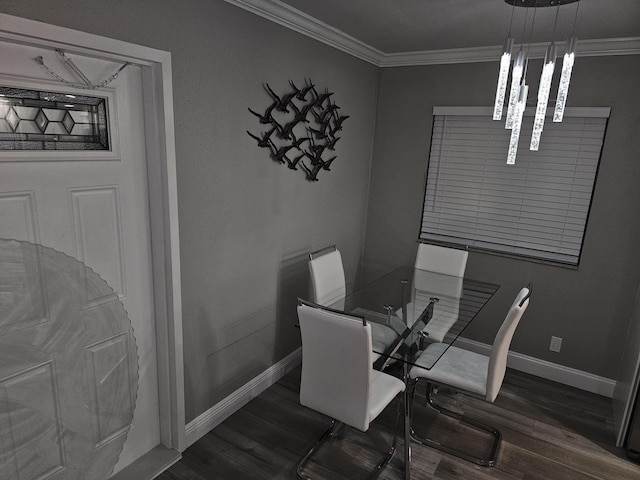 dining area with baseboards, wood finished floors, and crown molding