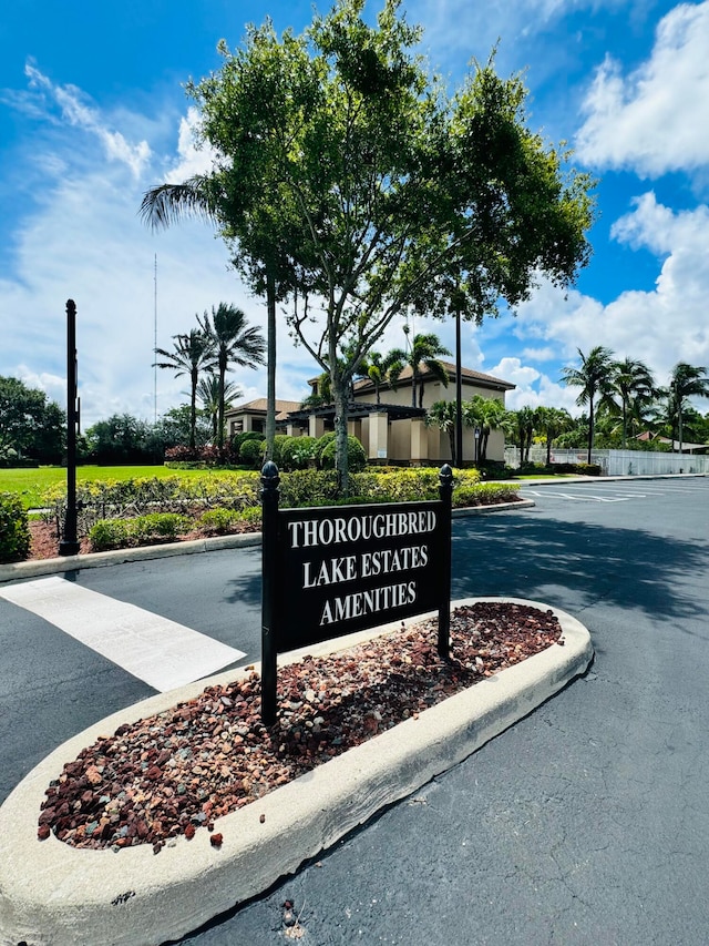 view of community / neighborhood sign