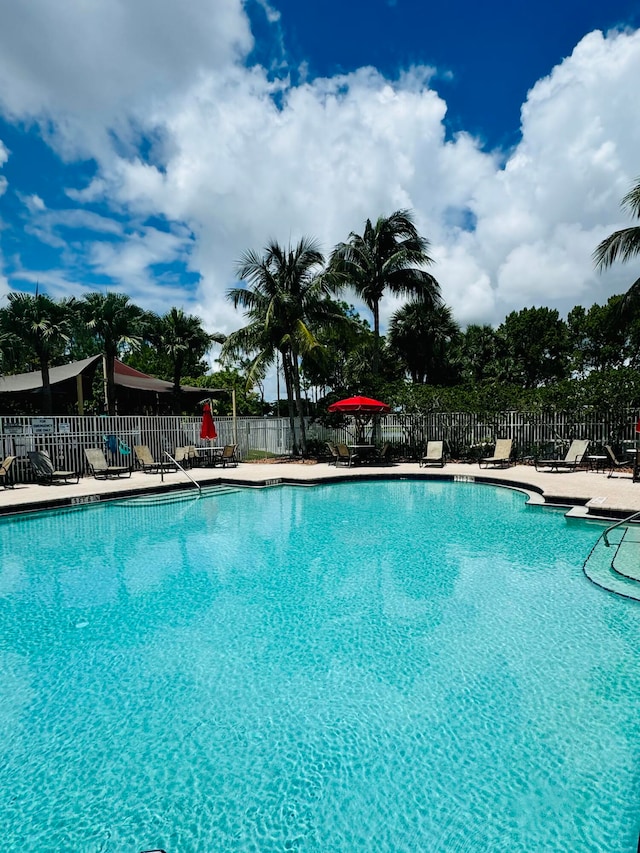 view of swimming pool