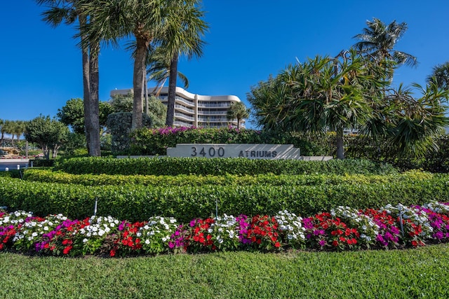 view of community / neighborhood sign