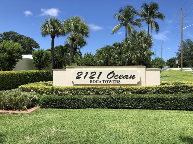 community sign with a yard