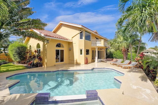 view of swimming pool featuring a patio