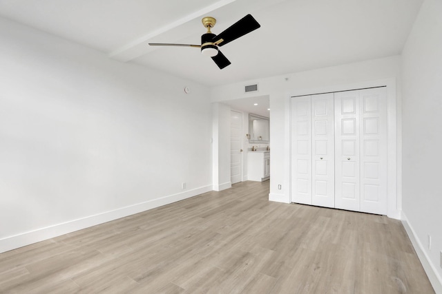 unfurnished bedroom featuring light wood-type flooring, a closet, and ceiling fan