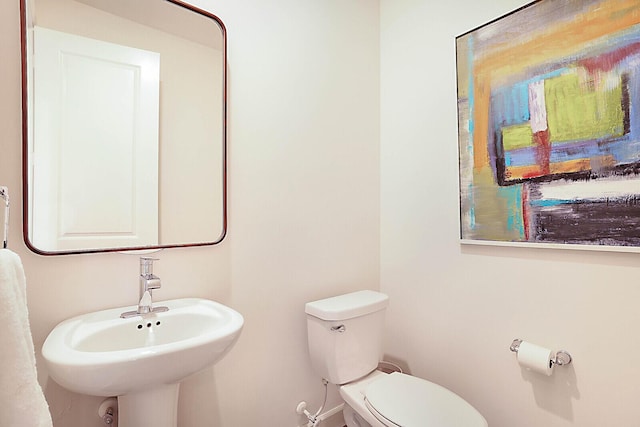 bathroom featuring toilet and sink