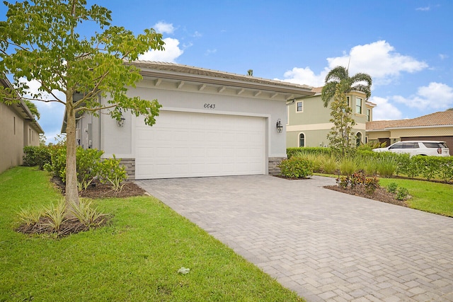 view of front facade featuring a front lawn and a garage