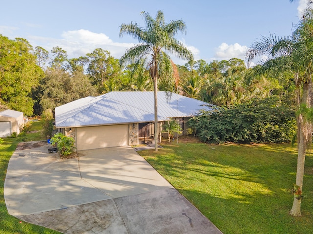 view of front of home featuring a front lawn and a garage