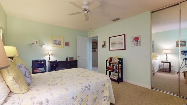 bedroom featuring carpet floors, ceiling fan, and a closet