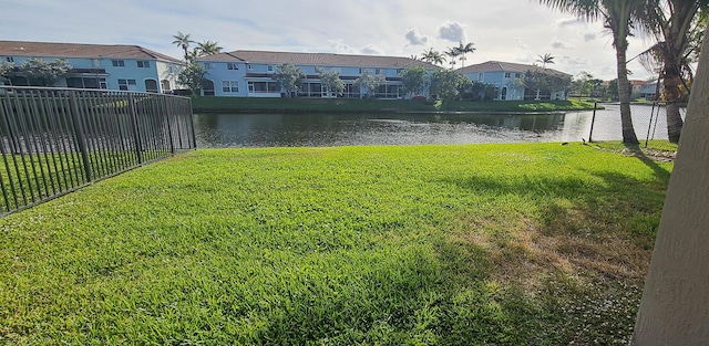 view of yard featuring a water view