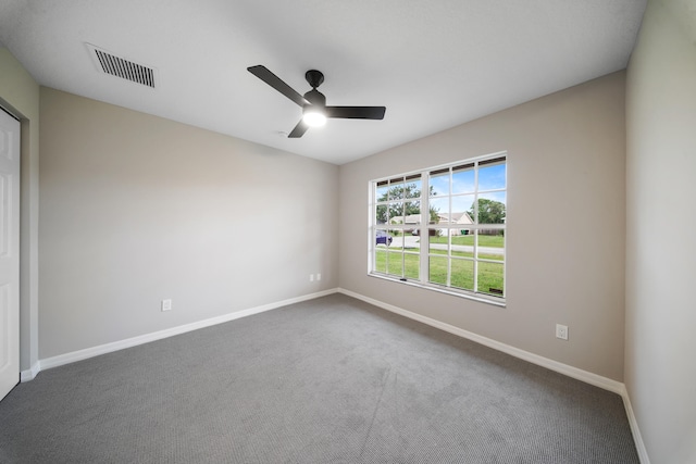 carpeted empty room featuring ceiling fan