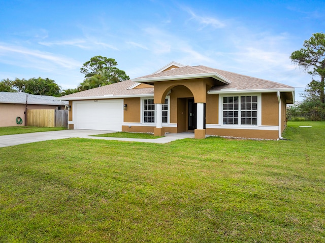 view of front of house featuring a front lawn and a garage