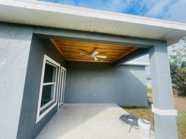 view of patio with ceiling fan