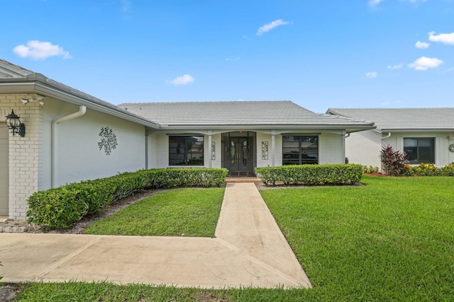 view of front of house featuring a front yard