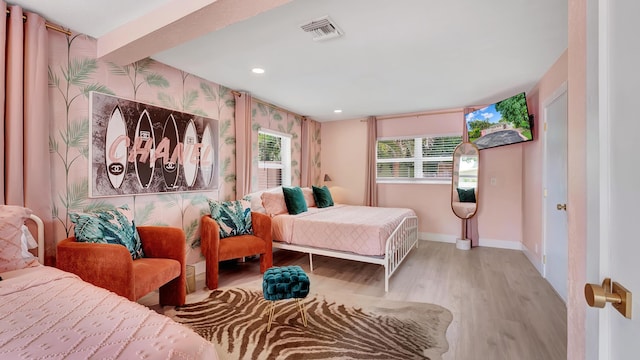 2600 NE 30th St, Fort Lauderdale, FL 33306 - bedroom featuring visible vents, baseboards, recessed lighting, and wood finished floors