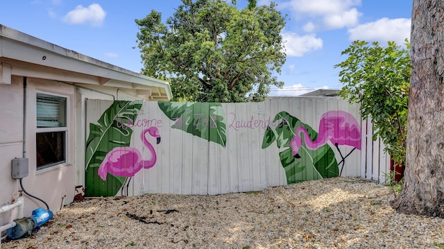 2600 NE 30th St, Fort Lauderdale, FL 33306 - view of yard with fence