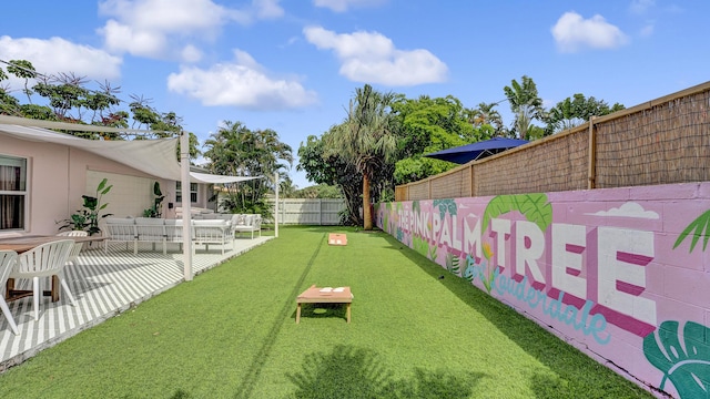 2600 NE 30th St, Fort Lauderdale, FL 33306 - view of yard featuring outdoor lounge area, a patio, and a fenced backyard