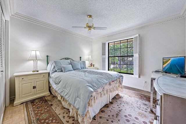 bedroom featuring a textured ceiling, crown molding, ceiling fan, and light parquet floors