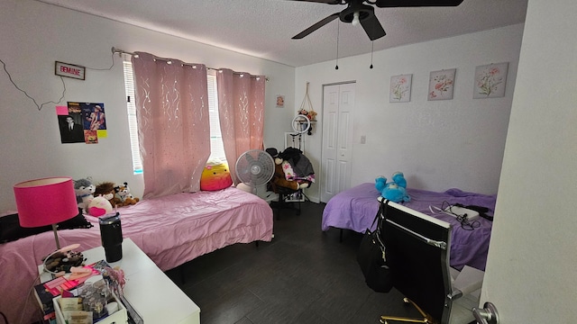 bedroom featuring ceiling fan, a textured ceiling, and a closet