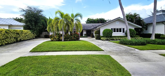 single story home featuring a front yard