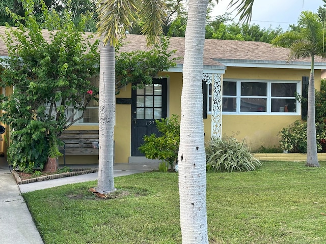 view of front of house with a front yard