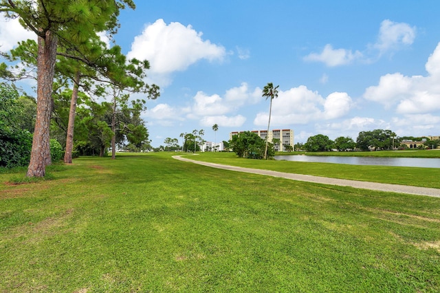 view of yard featuring a water view